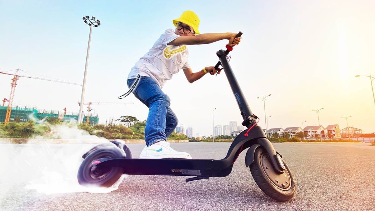 Xe điện Scooter người lớn là gì? Có khác với scooter trẻ em?