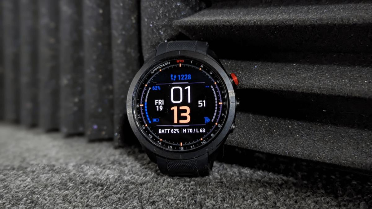 Đánh giá Garmin Approach S70 về chất liệu