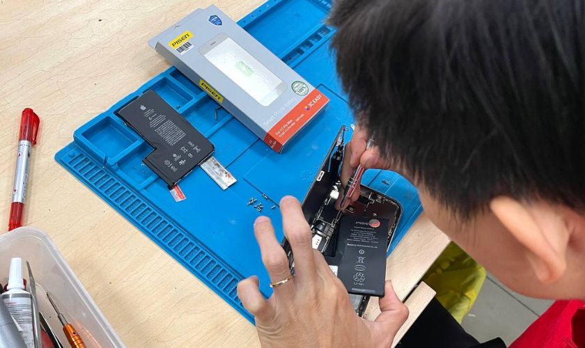 Thay pin iPhone 8 chất lượng tại Điện Thoại Vui