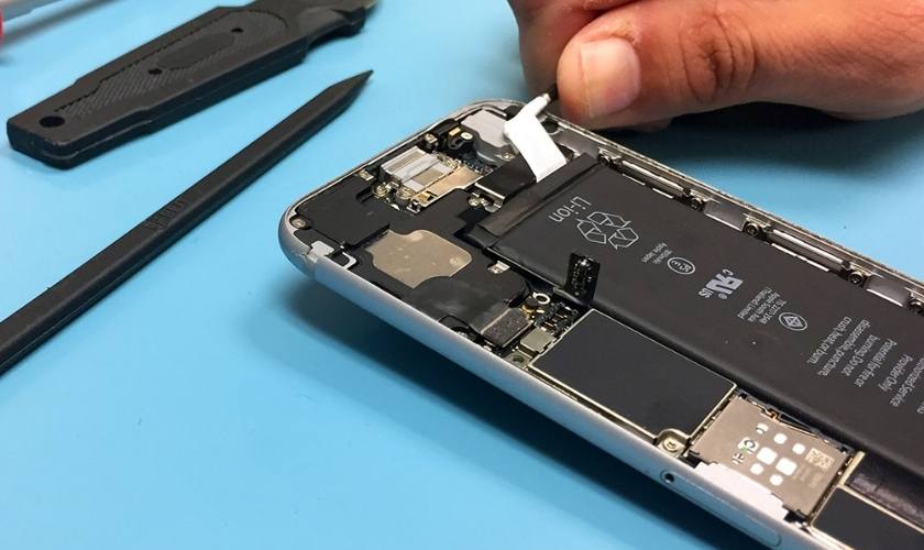 Những điều cần chú ý khi thay pin cho iPhone 11 Pro chính hãng giá rẻ là gì?