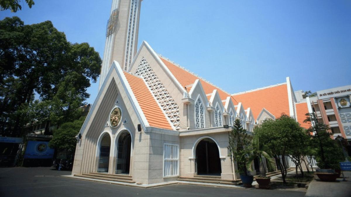 địa điểm chơi Noel ở Sài Gòn số 2 là nhà thờ dòng chúa cứu thế