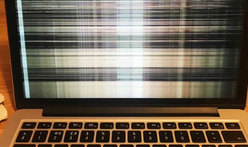 Giá sửa màn hình Macbook bị sọc bao nhiêu tiền?